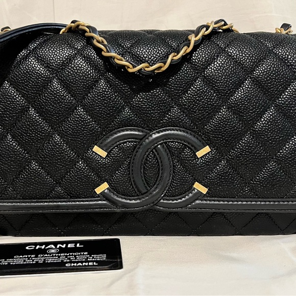 *SOLD* CHANEL Caviar Quilted Medium CC
Filigree Flap Black - Picture 2 of 16